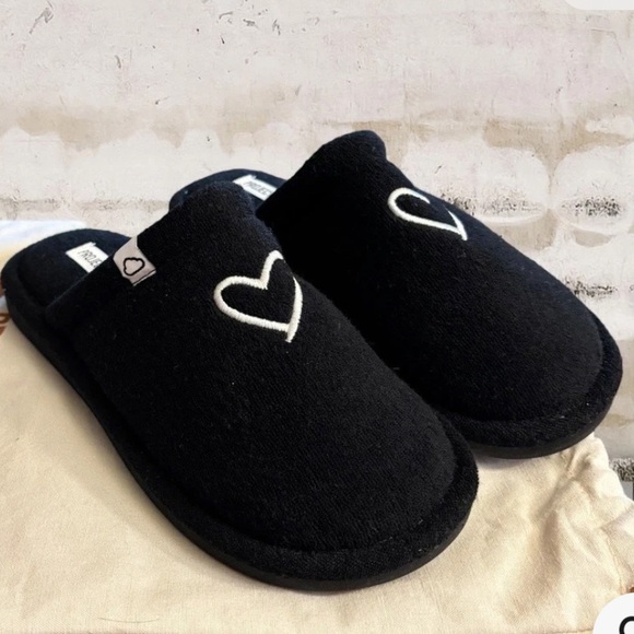 Project Cloud Shoes - Project Cloud Black memory foam Slippers with White Heart gift dust travel bag